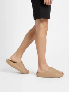 світло-коричневий