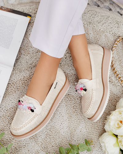 Royalfashion Мокасины с разноцветными камнями Restea