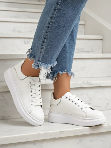 Білі спортивні снікерси Athena з екошкіри