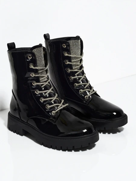 Лаковані шнуровані жіночі ботильйони Fjorra