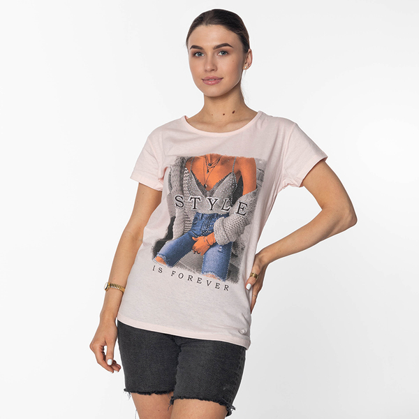 Розовая женская футболка с принтом