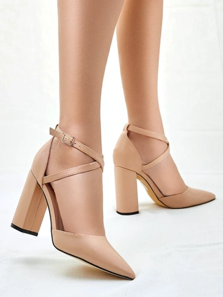 Royalfashion жіночі підбори з перехресними ремінцями Eurolias