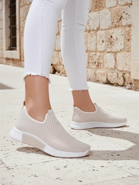 Женские бежевые кроссовки Eulalia Slip-On плоский каблук ткань лето весна