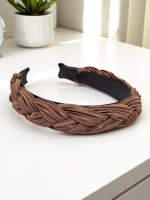 коричневий