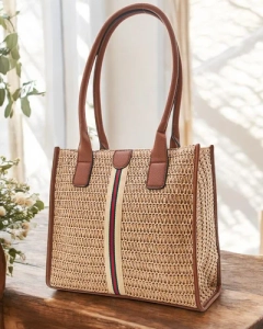 світло-коричневий || коричневий