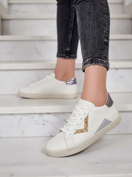 Royalfashion Жіночі спортивні кросівки з прикрасами Ginn