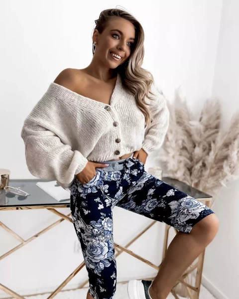 Темно-сині та сині жіночі шорти 3/4 з квітковим малюнком PLUS SIZE - Одяг