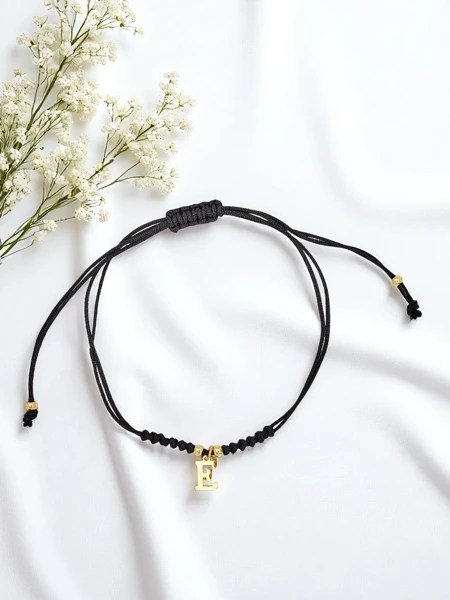 Жіночий браслет з літерою E