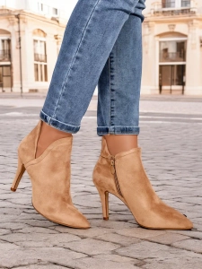 светло-коричневый || коричневый