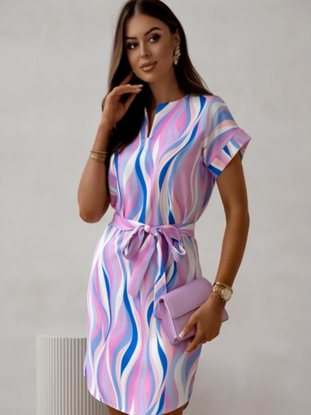 Женское платье до колена с короткими рукавами и завязками в различных полосках