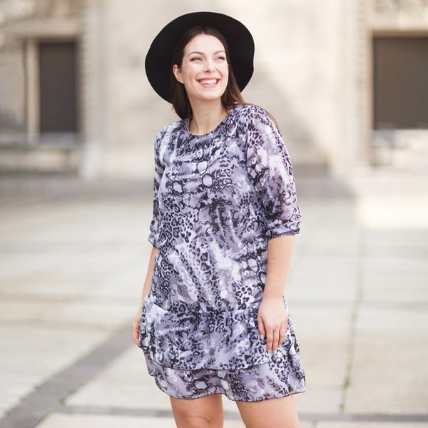 Фиолетовое платье с леопардовым принтом