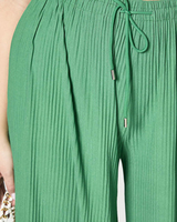 тёмно-зелёный