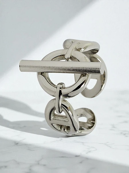 Браслет-обруч Dolce Vita з декоративними шармами