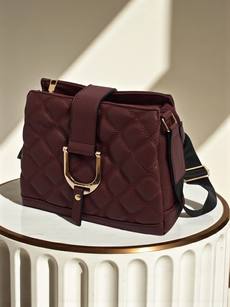 Маленька стьобана сумочка з м'якої екошкіри Cinder Loom