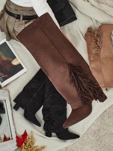 Темно-коричневий