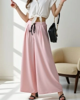 Світло-рожевий