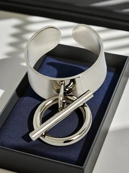 Браслет-обруч Dolce Vita з декоративними шармами