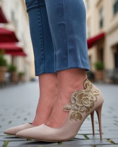 светло-коричневый