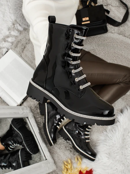 Лакированные женские ботинки на шнуровке Fjorra