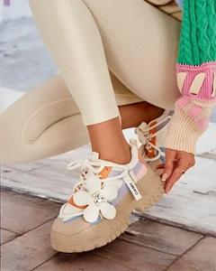 коричневый