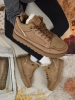 світло-коричневий