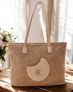 світло-коричневий || коричневий