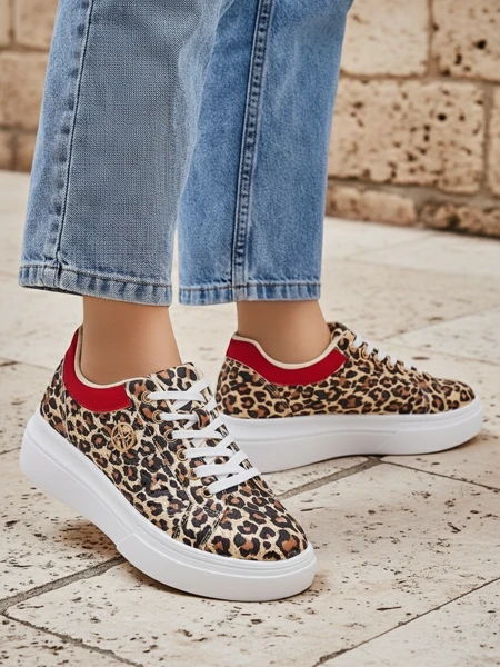 Royalfashion Жіночі перфоровані спортивні кросівки Leopess