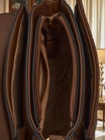 Темно-коричневий