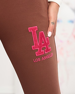 коричневий