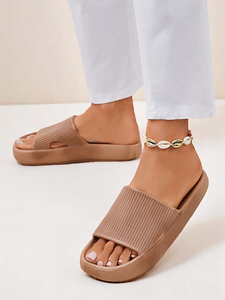 коричневый