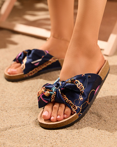 Темно-синій