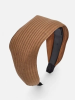 коричневий