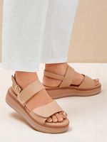 світло-коричневий || коричневий