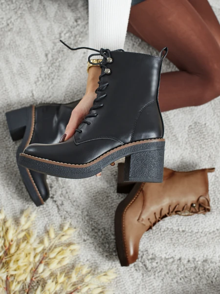 Жіночі ботильйони зі екошкіри на підборах-стовпчику Zeltra