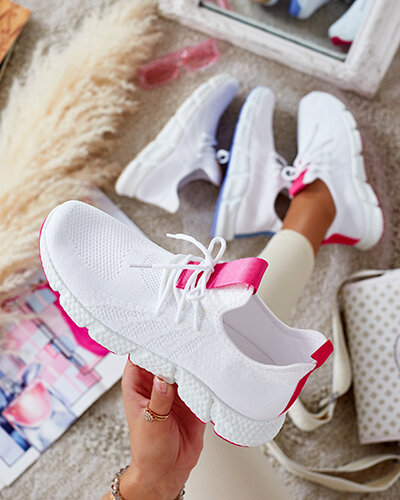 Белые женские кроссовки с розовыми вставками Baym
