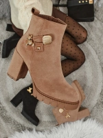 світло-коричневий