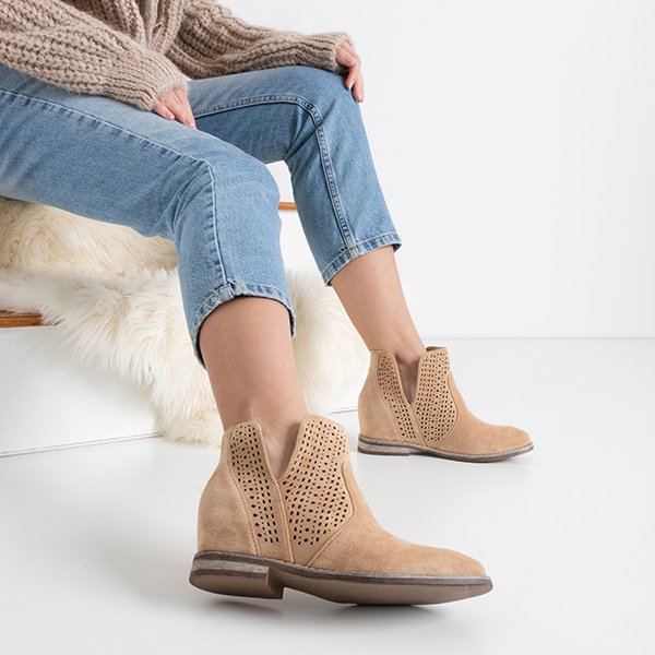 Светло-коричневые ботильоны на скрытой танкетке Besiks - Обувь