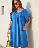 Темно-синій