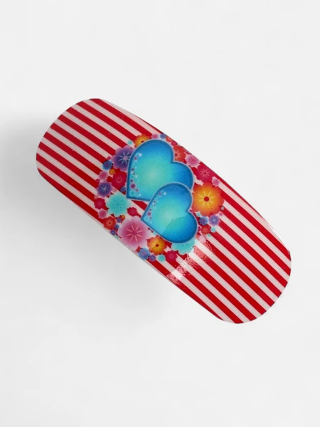 Яркая детская заколка для волос с сердечками