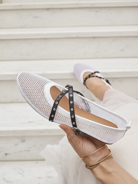 Балетки Royalfashion Calista Bianca – сітчасті білі жіночі туфлі з чорними ремінцями