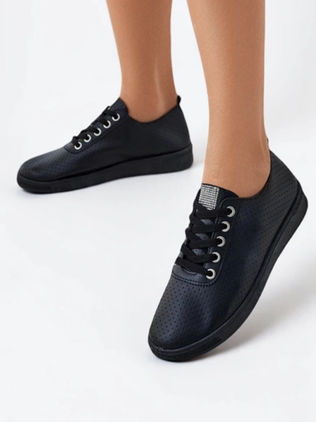 Royalfashion Жіночі перфоровані спортивні кросівки Kiarre