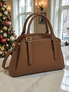 світло-коричневий