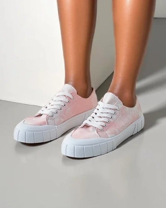 розовый