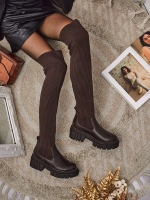 Темно-коричневий