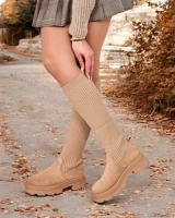 светло-коричневый